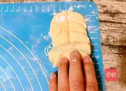 Illustration of how to make rose bread 14