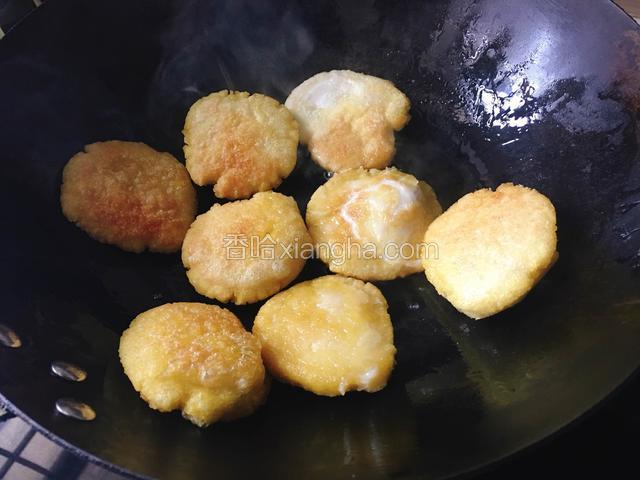 煎至两面金黄即可。