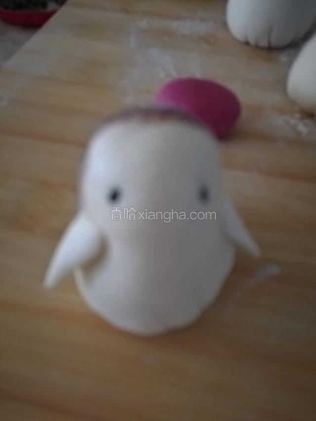 沾点水把翅膀沾上。