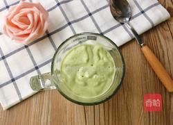 蜂蜜牛油果奶昔的做法图解1