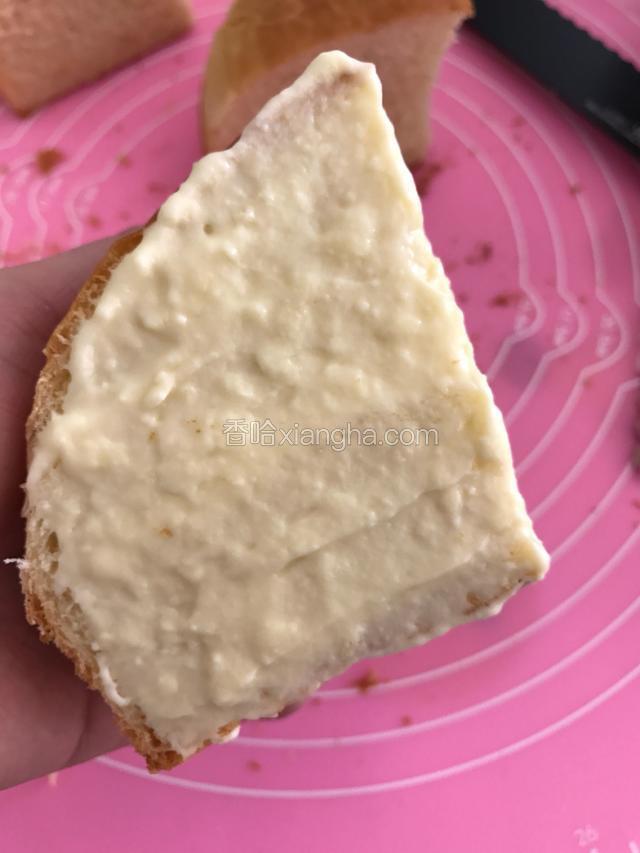奶酪抹上去。