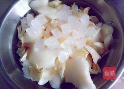 雪梨百合冰糖水的做法图解3