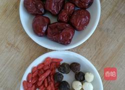 红枣银耳莲子粥的做法图解2