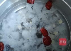 红枣银耳莲子粥的做法图解4