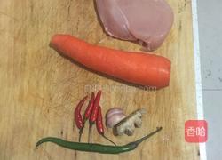 胡萝卜鸡丝的做法图解1