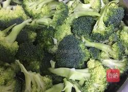 炒西兰花的做法图解1