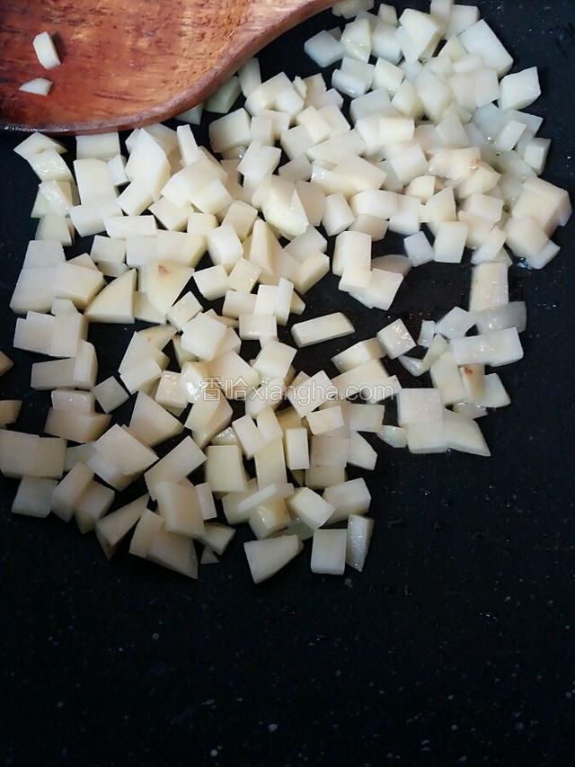 放土豆翻炒