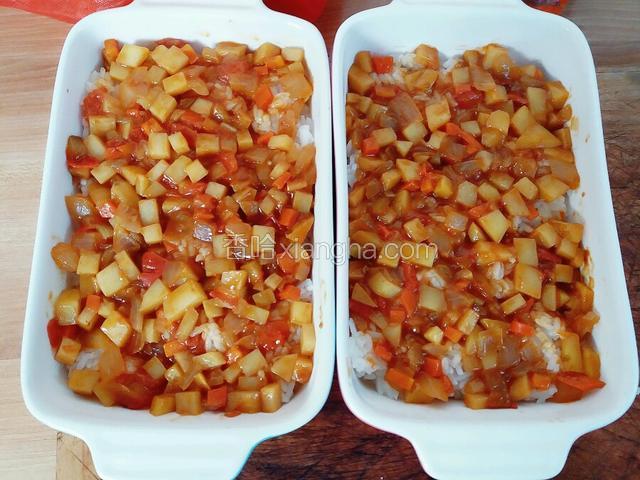 炒好的菜铺上