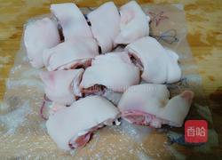 蜜制红烧猪蹄的做法图解1