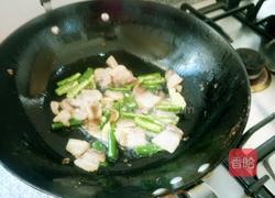 回锅肉炒猫耳朵的做法图解5