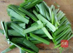 素炒韭菜绿豆芽的做法图解2