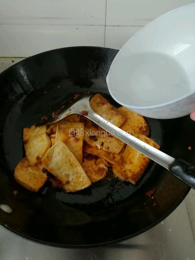 加入半碗水煮至8到10分钟，时间自己掌握。