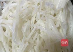 凉拌白萝卜丝的做法图解1