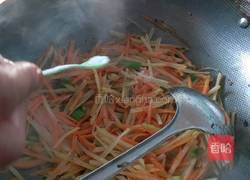 胡萝卜炒土豆丝的做法图解4