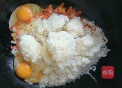 鸡肉蔬菜丁炒饭的做法图解3
