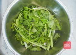 生拌芹菜的做法图解1