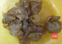 芹菜炒虾仁的做法图解1