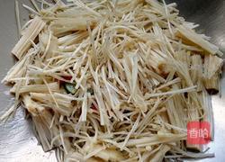 金针菇炒肉的做法图解6