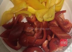 彩椒炒肉的做法图解1