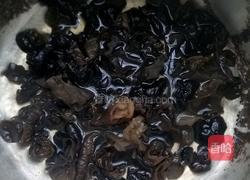 蒜香云耳的做法图解1