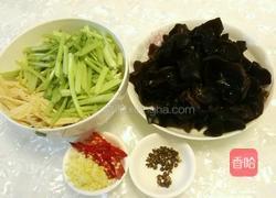 凉拌香芹腐竹的做法图解1