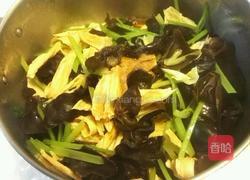 凉拌香芹腐竹的做法图解3