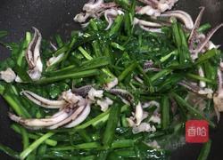 韭菜小炒鱿鱼须的做法图解5