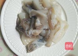 姜葱炒鲜鱿的做法图解1