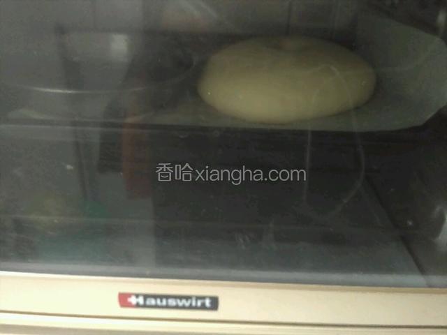 和面设置的半小时，和好后你直接放在面包机里发酵也可以放在烤箱里发酵。