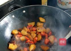 土豆腊肉焖饭的做法图解4