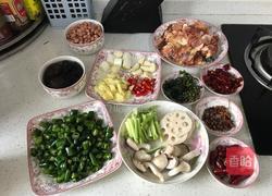 三椒辣子鸡的做法图解1