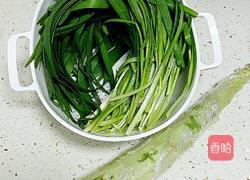 韭菜炒莴苣的做法图解1