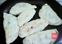 韭菜香干鸡蛋素馅饼的做法图解8