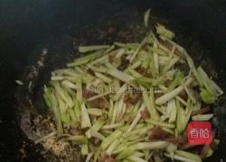 腊肉菱白的做法图解5