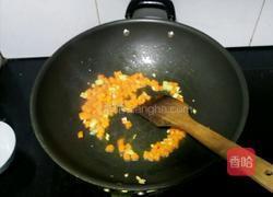 胡萝卜青瓜鸡蛋炒饭的做法图解6