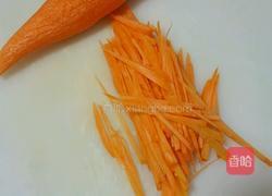 胡萝卜洋葱炒蘑菇的做法图解3