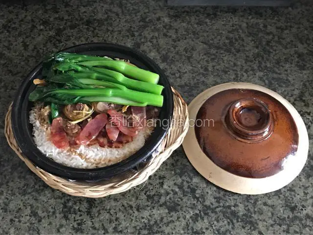 腊味煲仔饭