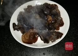 辣根木耳的做法图解2