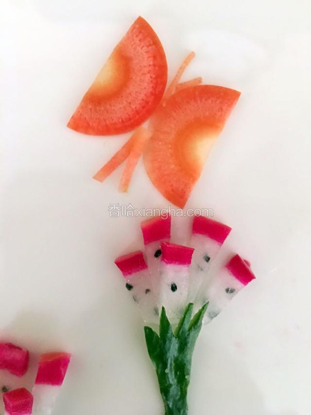 摆在花上面、