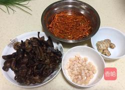 蘑菇虫草花炖鸡的做法图解1