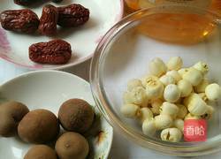 莲子红枣蜜糖水的做法图解1