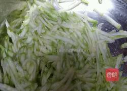 西葫芦闲食(面圈)的做法图解1