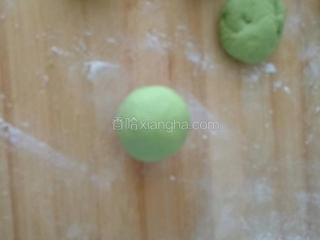 褶朝下一个小龟的身子就做好了。