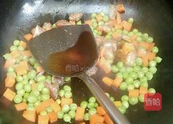 豌豆腊肠闷米饭的做法图解4