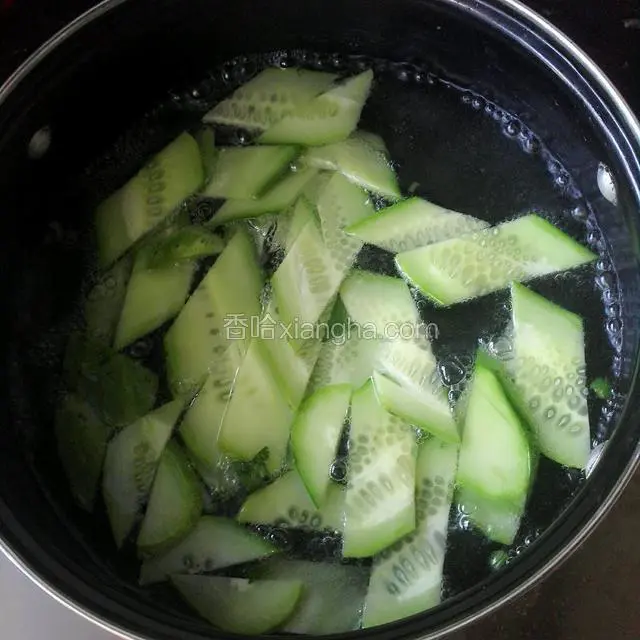 水开后放入鸡蛋液