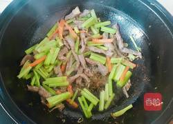 牛肉炒芹菜的做法图解9