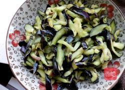 茄丝炒尖椒的做法图解4