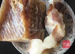 腊肉烧咸鱼的做法图解1