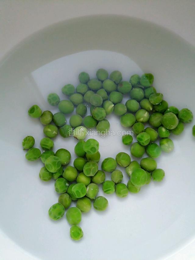 青豆焯水捞出沥干