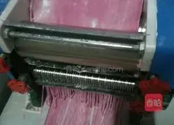 Illustration of how to make pink noodles 7